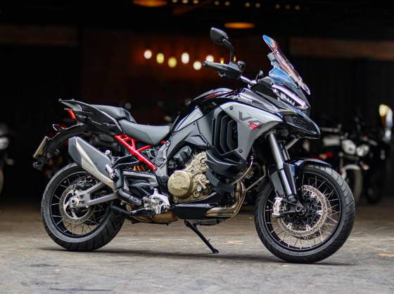 DUCATI MULTISTRADA 1200 V4 S DUCATI MULTISTRADA 1200 V4 S